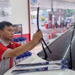mekanik_mengganti_wiper