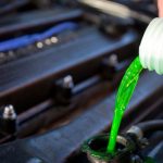 mengisi_radiator_dengan_coolant